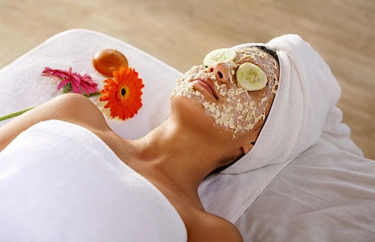 Oatmeal mask for rejuvenation